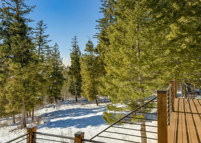 Wyoming W/ Hot Tub & Mountain-view Deck Thayne