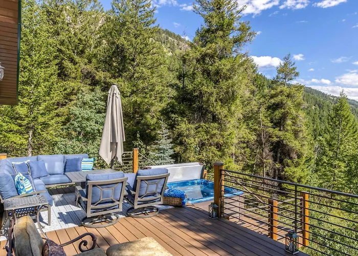 Wyoming W/ Hot Tub & Mountain-view Deck * Thayne