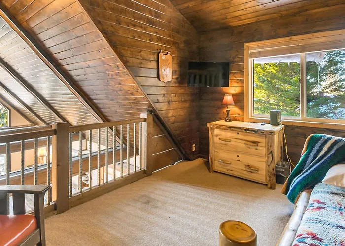 Wyoming W/ Hot Tub & Mountain-view Deck *