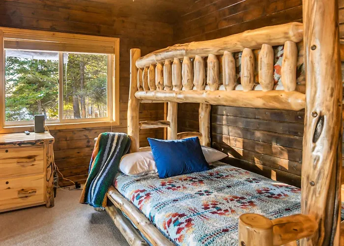 Wyoming W/ Hot Tub & Mountain-view Deck Thayne